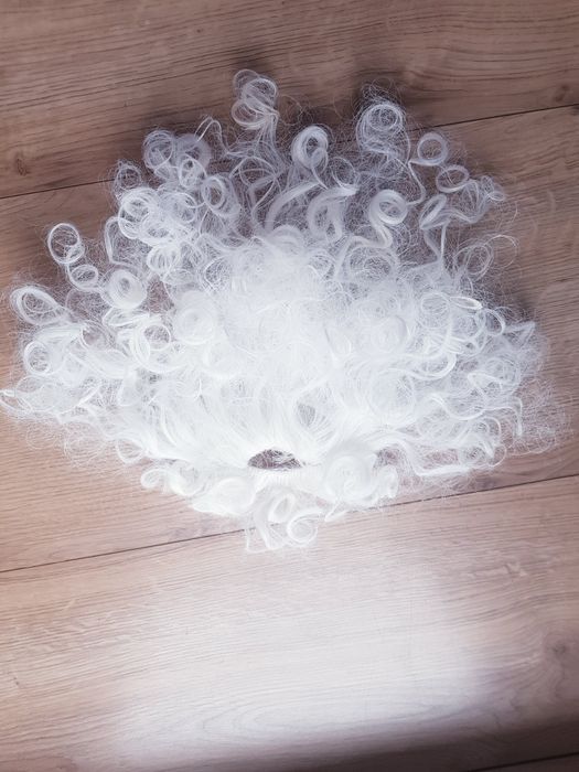 Nowa broda Świętego Mikołaja marki Dealz