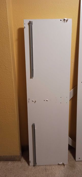 Estrutura de cama, estrado e colchão.