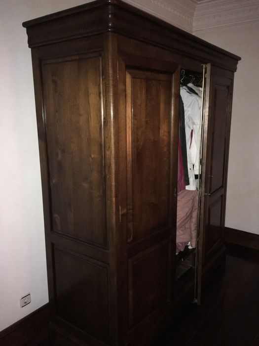 Quarto em madeira maciça