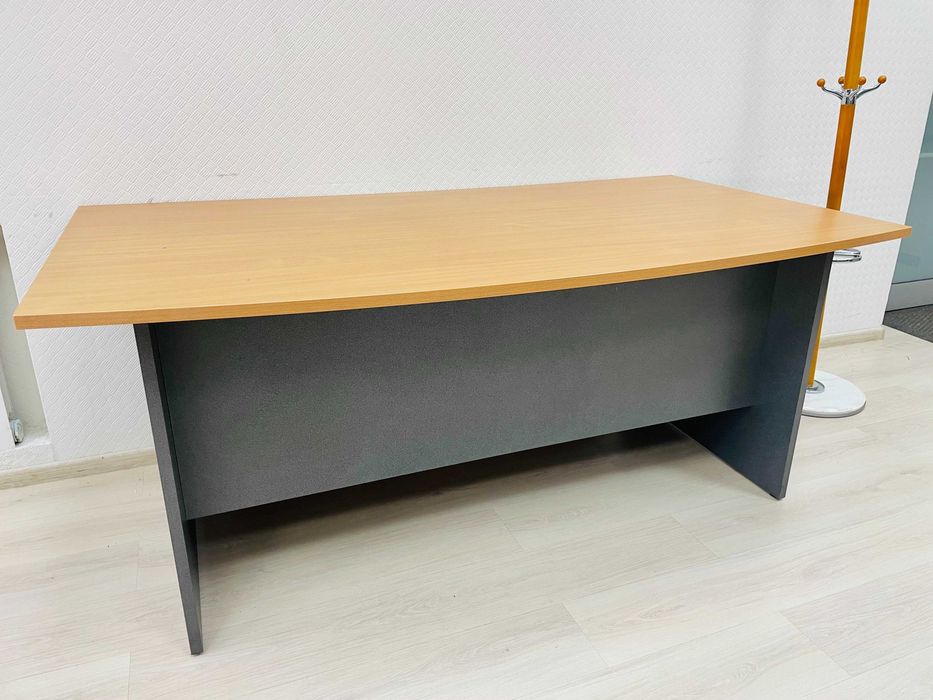 Стол для переговоров на 8-10 человек