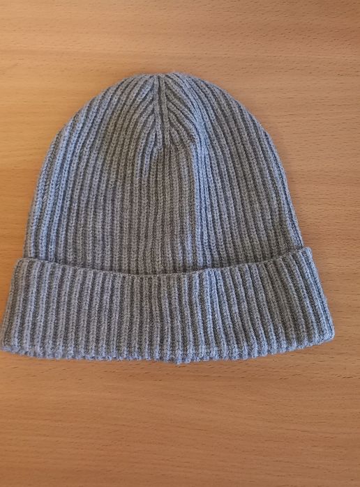 Шапка чоловіча сірого кольору