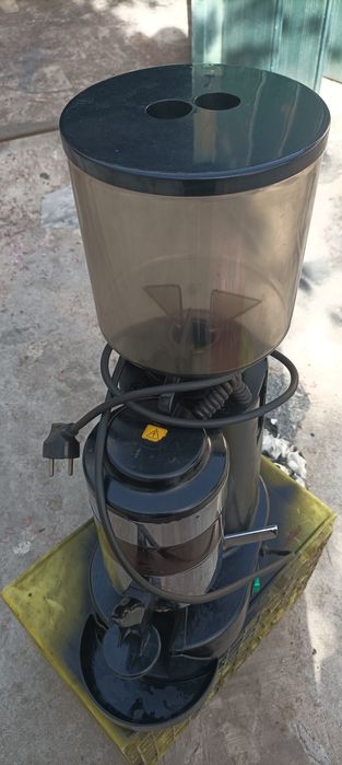Moinho de café industrial para venda usado mas a trabalhar muito bem.