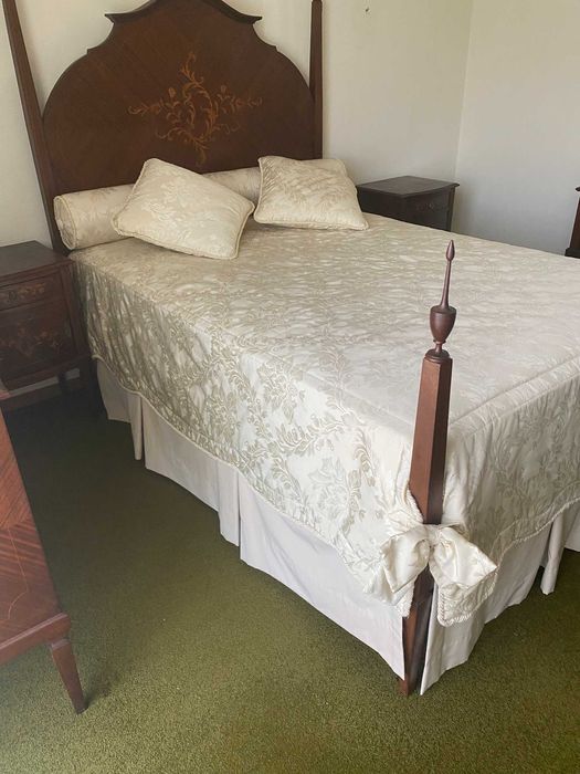 Conjunto Luxo Quarto Clássico – Colcha, Sanefa e Cortinados em Jacquard Marfim