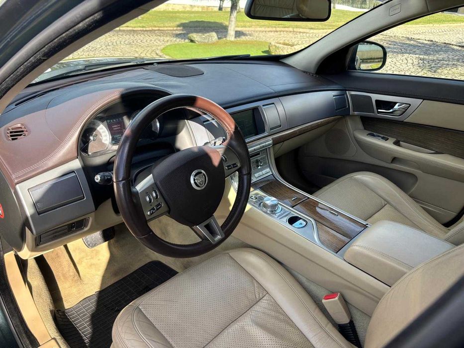 JAGUAR XF 2.7 D V6 Premium Luxury