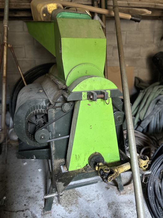 Malhadeira de Milho “A Camponesa” – Acoplável ao Trator