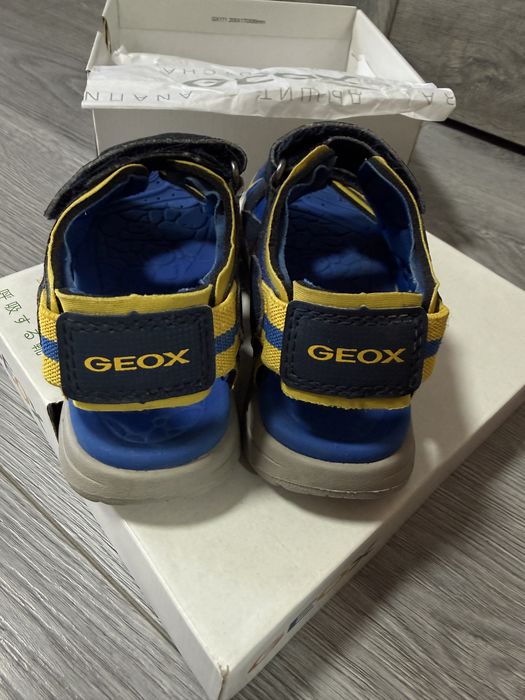 Босоніжки Geox 27- 28 розмір 18 см устілка