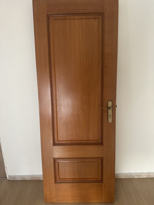 Conjunto de 6 Portas Interiores em Madeira Maciça