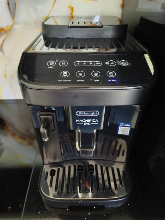 Ekspres automatyczny do kawy DeLonghi Evo