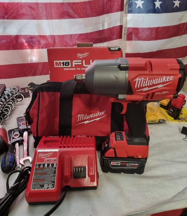 Мощний 1900Нм. Аккумуляторный гайковерт 1/2 Milwaukee 2767-20 M18. USA