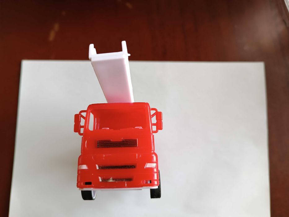 Модель автомобиля игрушка пожарная машина