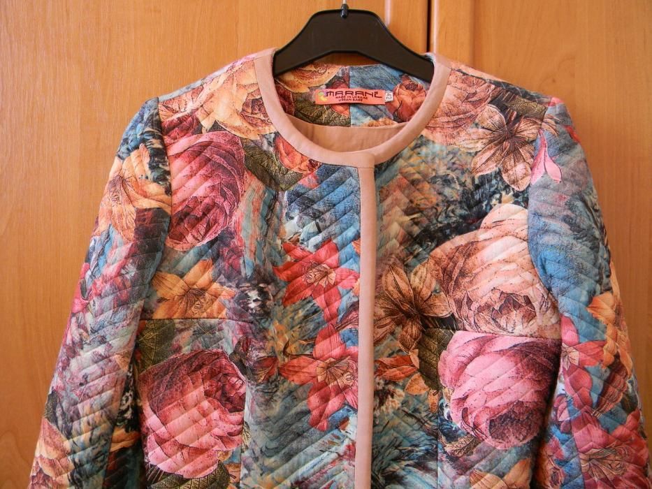 Жіноче пальто, пальто для дівчини.