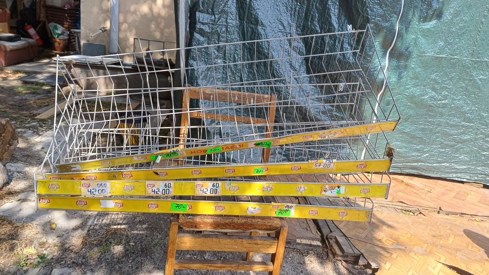 Железные полки идеальном состояний