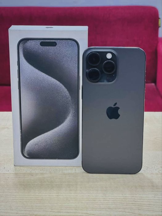 iPhone 15 Pro com caixa
