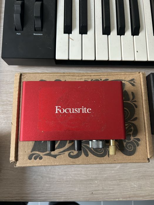 Teclado Controlador MIDI Novation Launchkey MK3