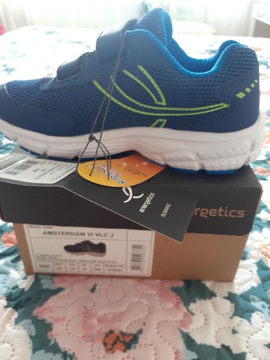 Детские кроссовки