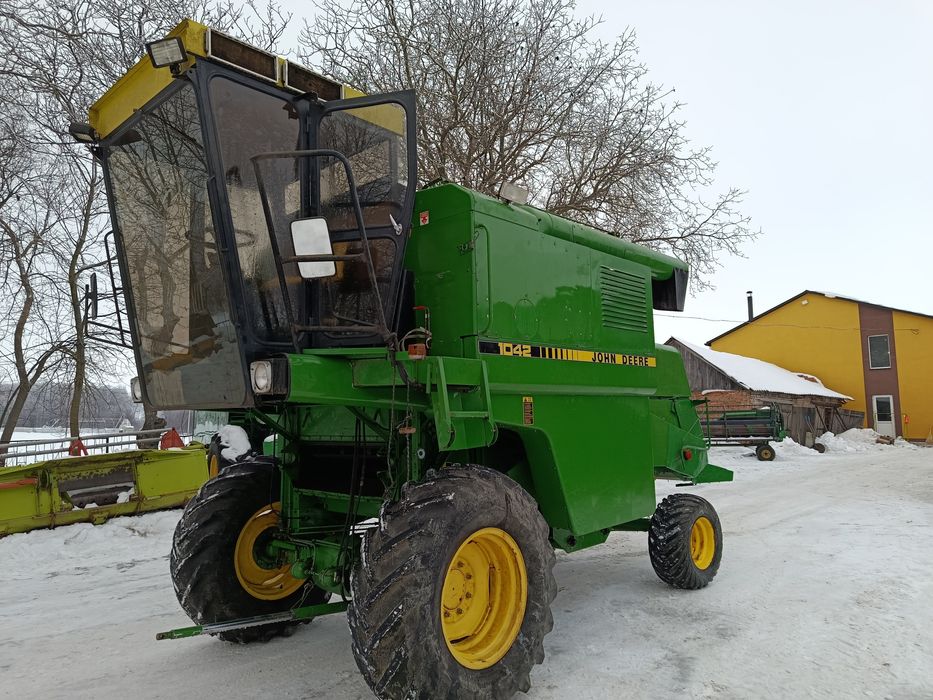 Комбайн John Deere 1042