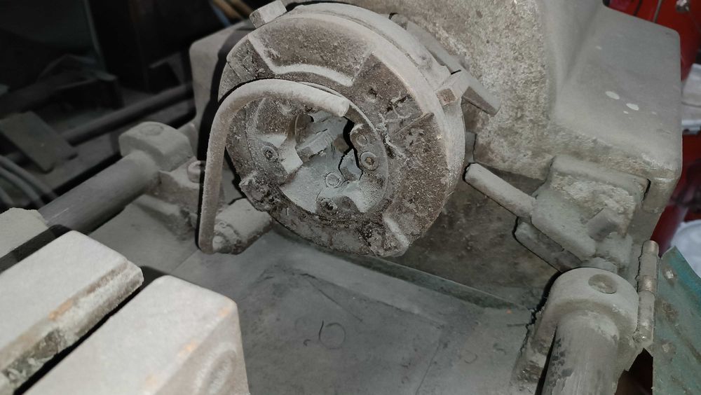 Maquina de abrir roscas em tubo ou ferro