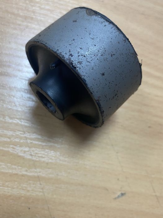 Поодам Сайлентблок рычага Нубира