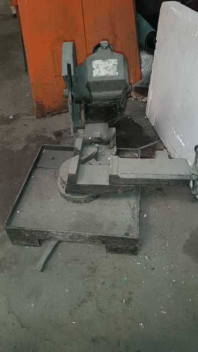 Máquina de cortar ferro