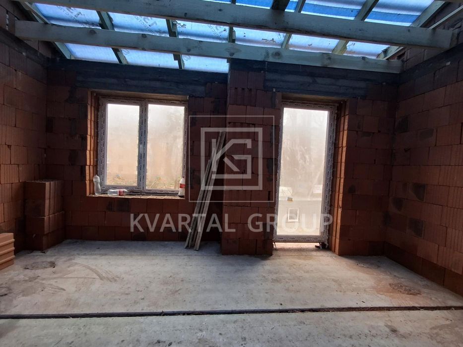 Продаж таунхауса з наповненням, центр комунікації, газ