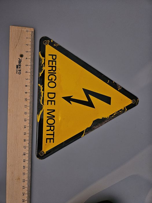Placa antiga e esmaltada " Perigo de morte"