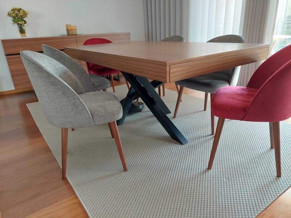 Mesa Jantar Extensível Nogueira e Pé Ferro Preto