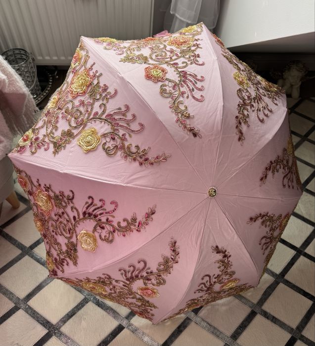 Luksusowy parasol różowy z haftem