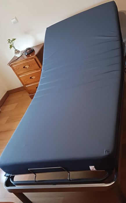 Cama articulada elétrica com 2 colchões