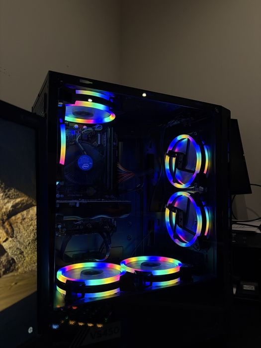 Komputer Gamingowy RGB + monitor + klawiatura mechaniczna