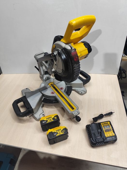 DeWal DCS365/ безщіткова акумуляторна торцовка Девол