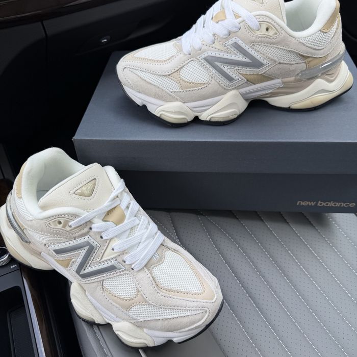 Жіночі кросівки нюбеланс бежеві замша New balance 9060 beige