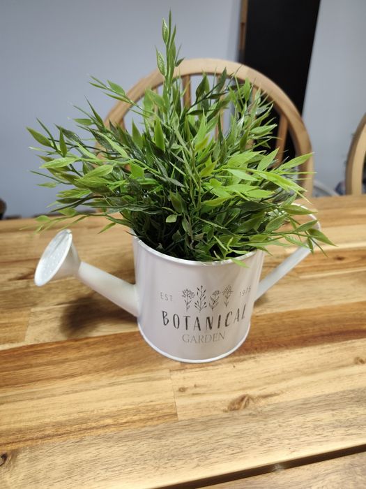 Planta artificial com vaso latao