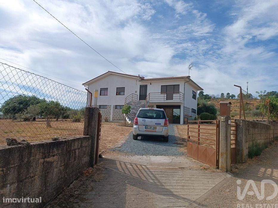 Casa / Villa T4 em Vimioso de 252,00 m2