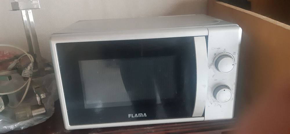 Microndas flama cinzento