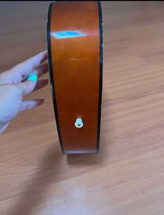 Guitarra da Carmen com capa protetora