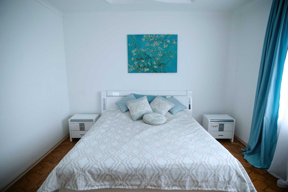 Оренда будинку на березі Дніпра з басейном.