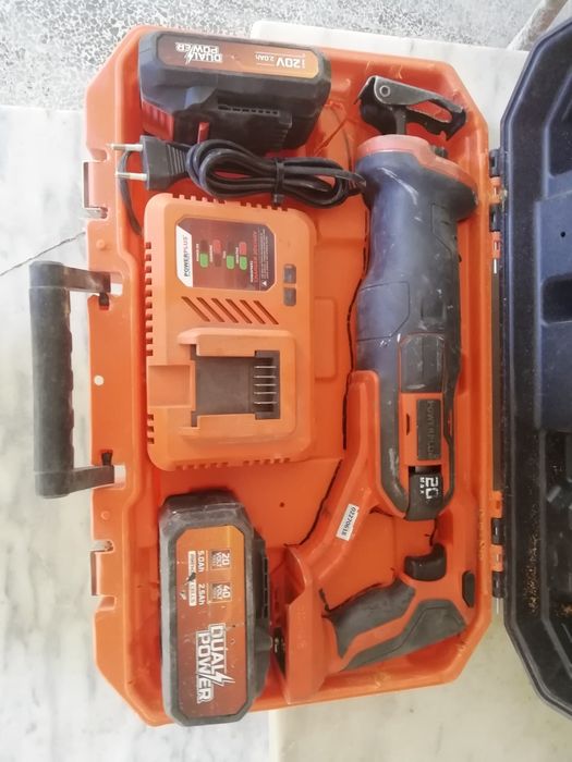 Baterias e carregador.