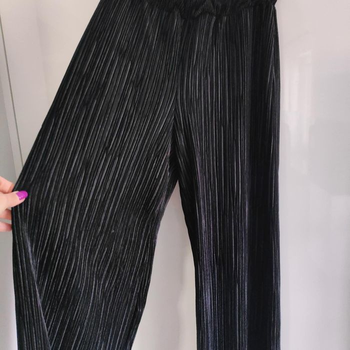 Świetne czarne spodnie szerokie długie nogawki L prążkowane