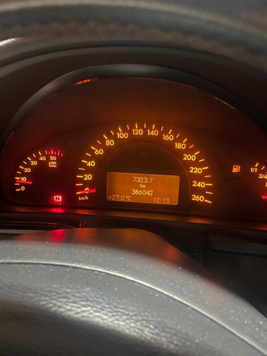 Título: Mercedes-Benz C220 CDI Avantgarde - 2003 - 1 Só Dono.