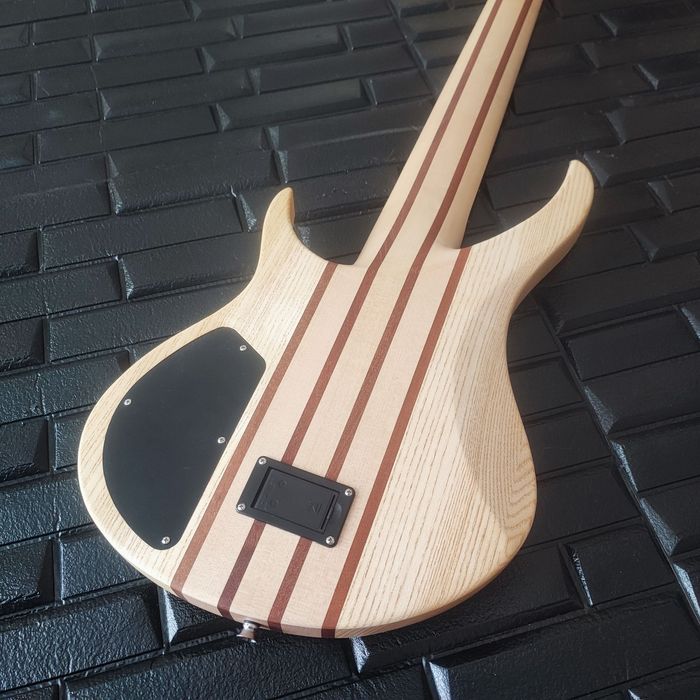 Шестиструнний бас Magna MH-6