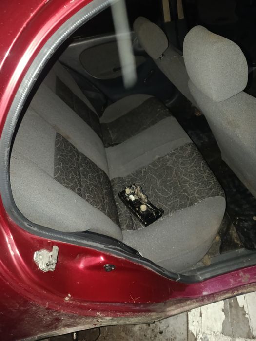 Розбирається daewoo sens 1.3 газ бензин