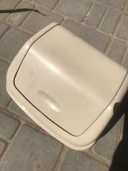 Крышка на  мусорное ведро