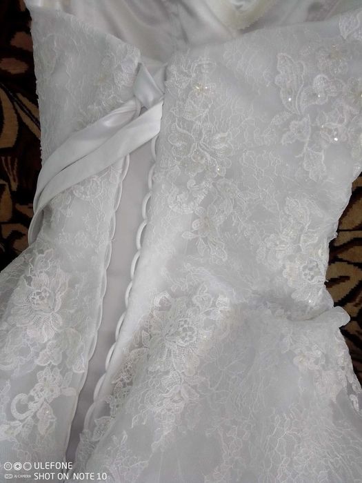 шикарна весільна сукня