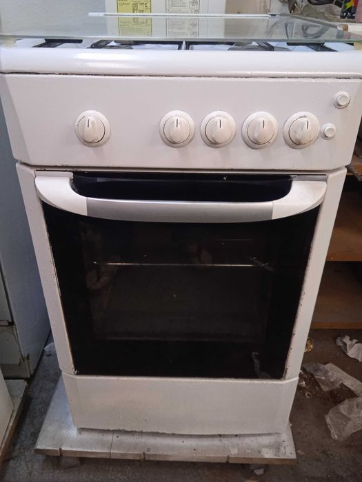 vários fogões e esquentadores