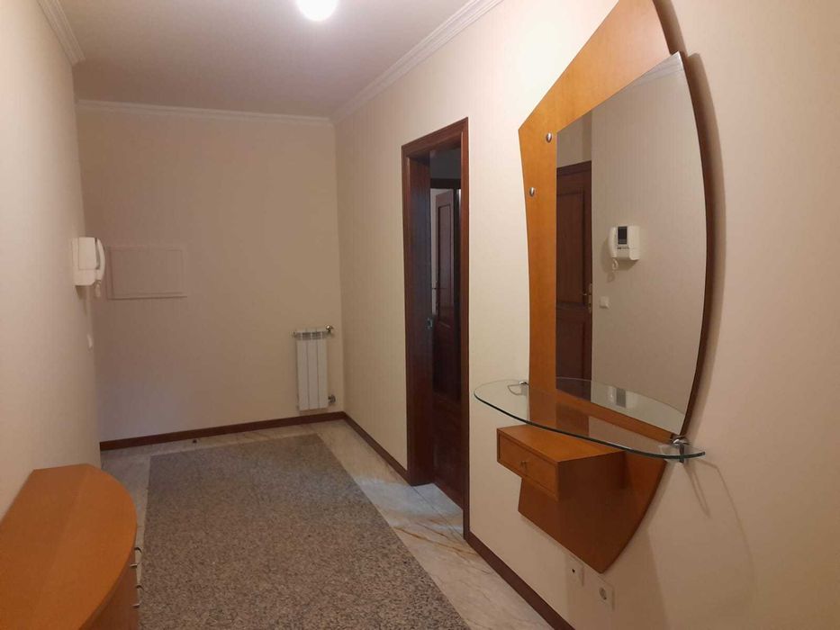 Aluga-se Apartamento T2 com Lugar Garagem e Arrecadação