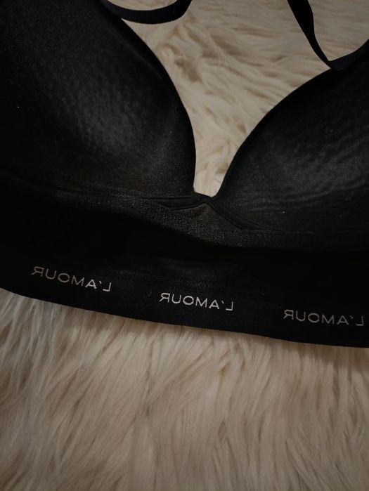 Czarny sportowy biustonosz usztywniany L'amour 85B h&m