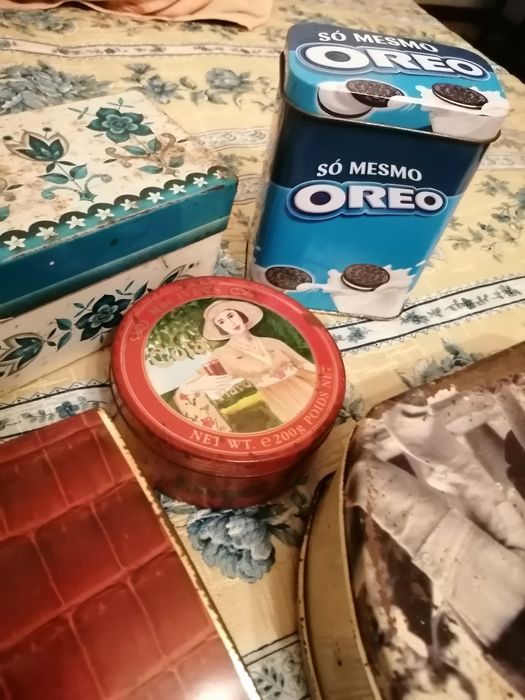 Caixas de lata antigas