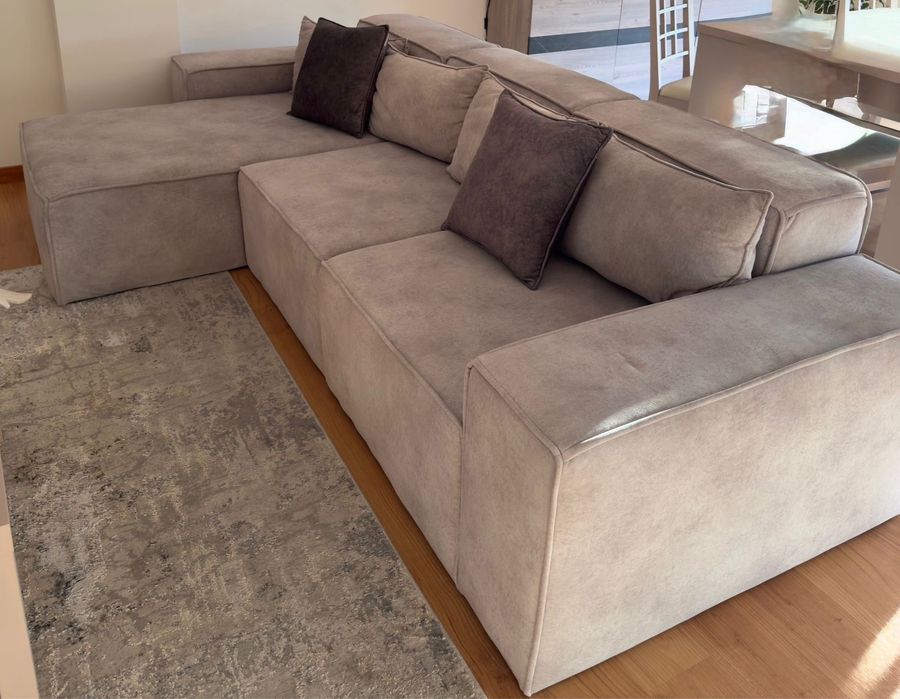 Sofá chaiselongue cinza