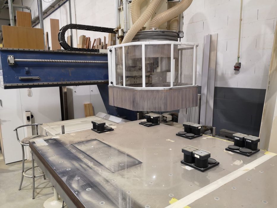 CNC UNITEAM 5 eixos para carpintaria/mobiliario