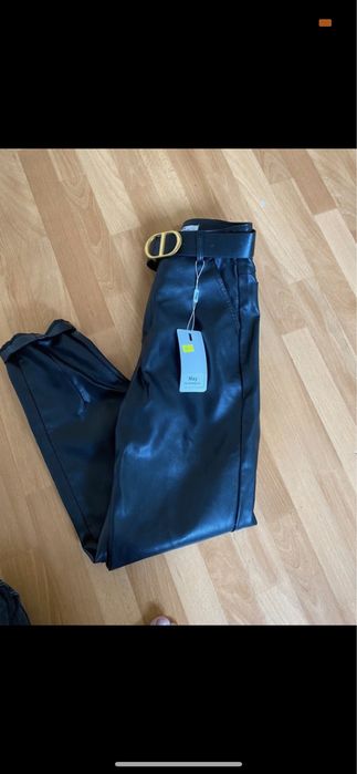 Nowe spodnie z paskiem